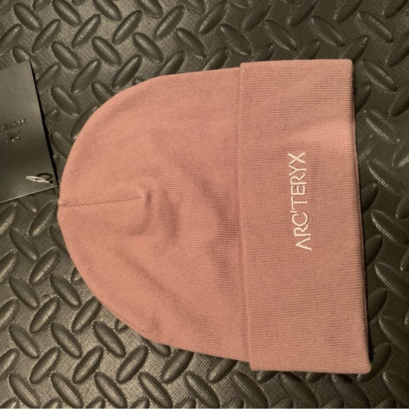 Brand New Arc’Teryx Word Toque. - Picture 1 of 2